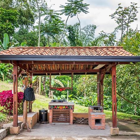 Agradable Cabana Cafetera Con Jacuzzi A 12 Min Del Centro De Перейра Экстерьер фото